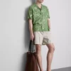 Cămășă cu guler reversibil cu imprimeu floral Cămășă cu guler reversibil cu imprimeu floral