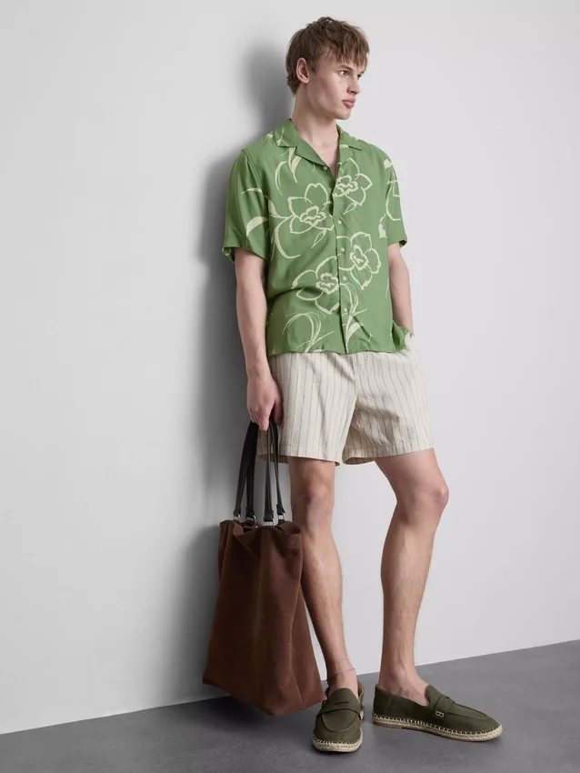 Cămășă cu guler reversibil cu imprimeu floral Cămășă cu guler reversibil cu imprimeu floral