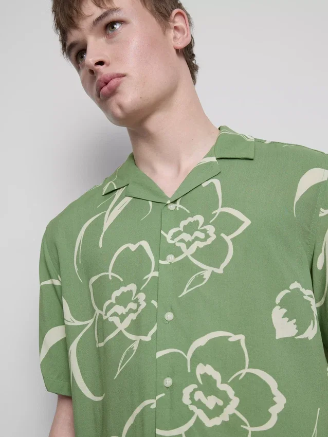 Cămășă cu guler reversibil cu imprimeu floral Cămășă cu guler reversibil cu imprimeu floral