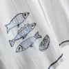 Cămășă cu guler reversibil și broderie în formă de pește Cămășă cu guler reversibil și broderie în formă de pește