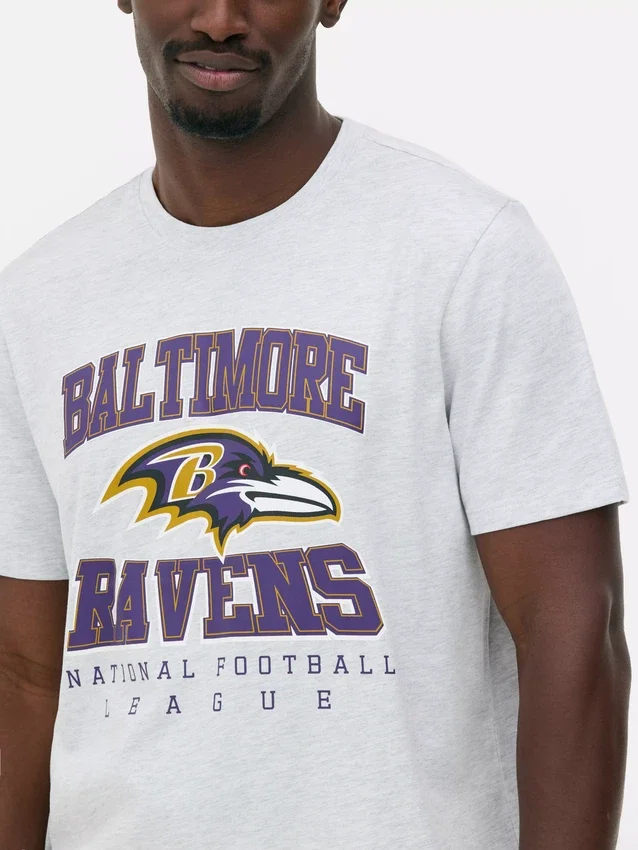 Cămășă cu logo-ul echipei Baltimore Ravens din NFL Cămășă cu logo-ul echipei Baltimore Ravens din NFL