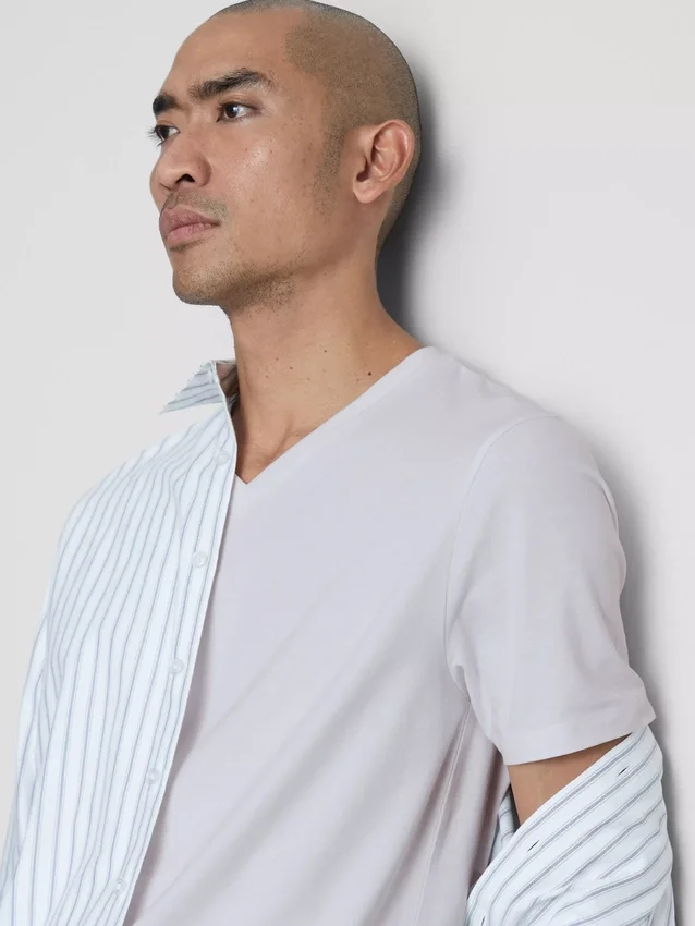 Cămășă elastică cu guler în V și croială slim-fit Cămășă elastică cu guler în V și croială slim-fit