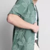 Cămașă cu mâneci scurte, cu nasturi și broderie cu frunze Cămașă cu mâneci scurte, cu nasturi și broderie cu frunze