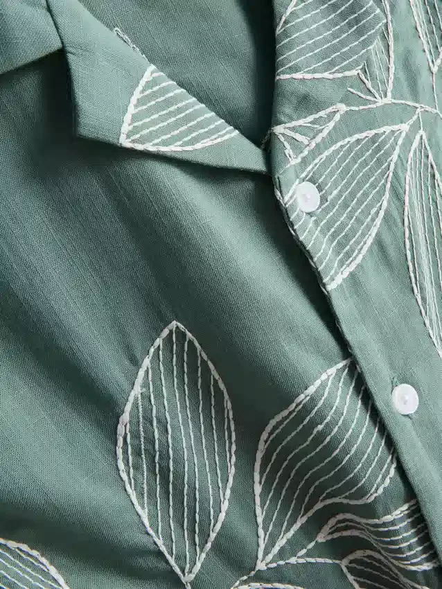 Cămașă cu mâneci scurte, cu nasturi și broderie cu frunze Cămașă cu mâneci scurte, cu nasturi și broderie cu frunze