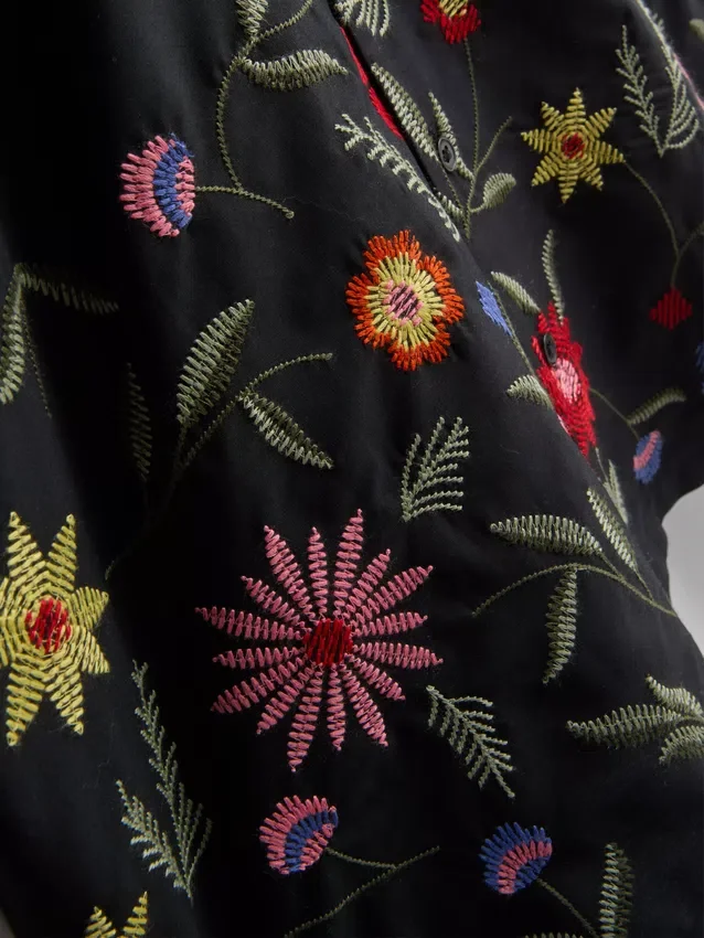 Cămașă cu mâneci scurte și broderie Cămașă cu mâneci scurte și broderie