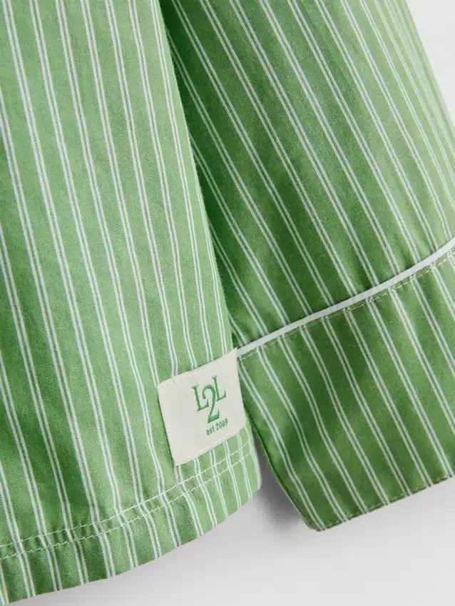 Cămașă de pijama cu dungi, perfectă pentru relaxare Cămașă de pijama cu dungi, perfectă pentru relaxare