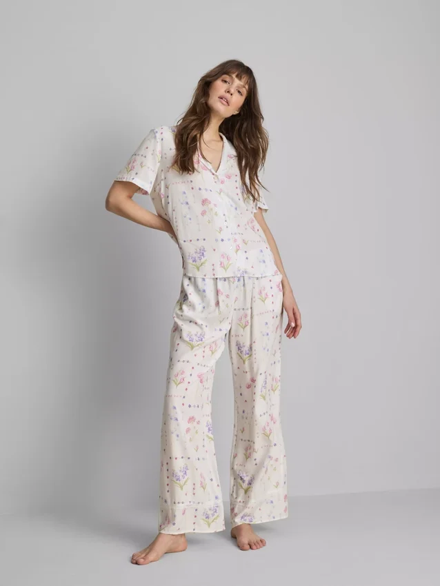 Cămașă de pijama cu mâneci scurte și imprimeu floral Cămașă de pijama cu mâneci scurte și imprimeu floral