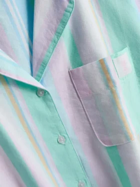 Cămașă de pijama scurtă, cu dungi pastelate, perfectă pentru relaxare