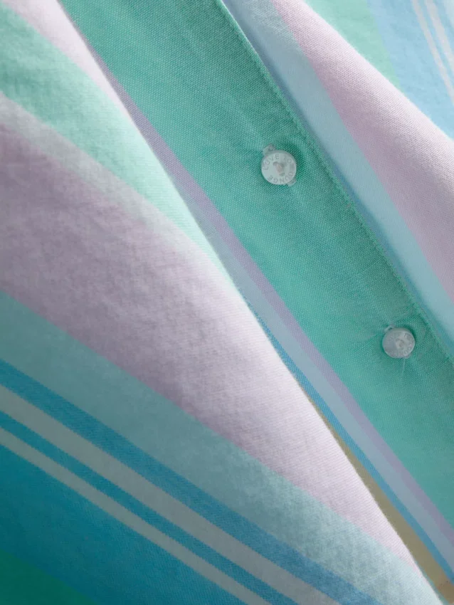 Cămașă de pijama scurtă, cu dungi pastelate, perfectă pentru relaxare Cămașă de pijama scurtă, cu dungi pastelate, perfectă pentru relaxare