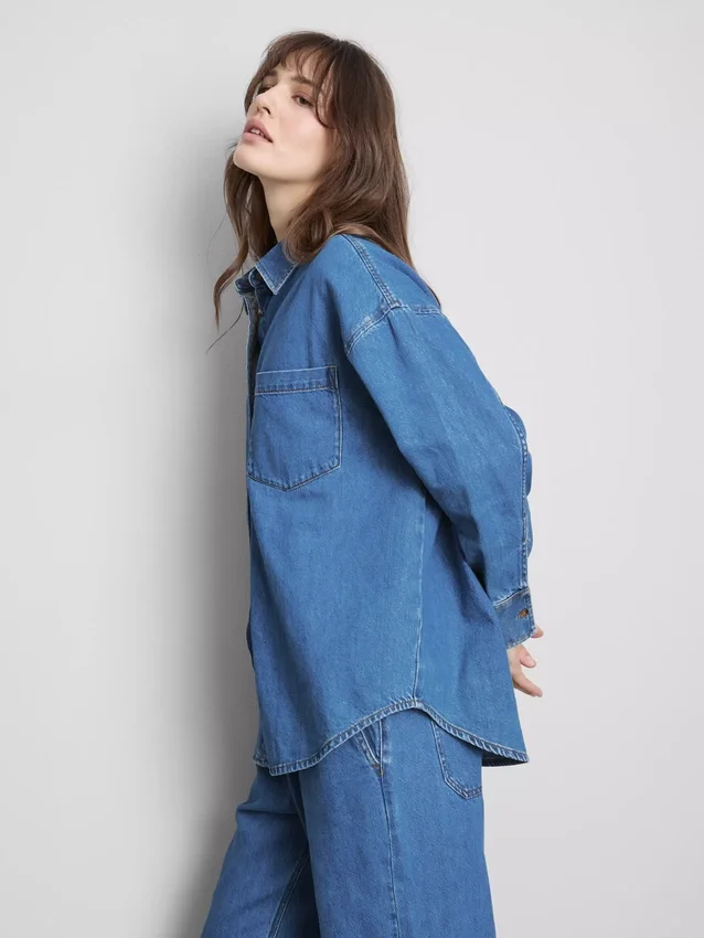 Cămașă lejeră din denim de bumbac, cu nasturi Cămașă lejeră din denim de bumbac, cu nasturi