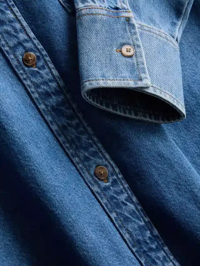 Cămașă lejeră din denim de bumbac, cu nasturi Cămașă lejeră din denim de bumbac, cu nasturi