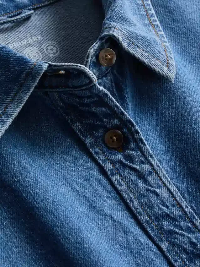 Cămașă lejeră din denim de bumbac, cu nasturi Cămașă lejeră din denim de bumbac, cu nasturi