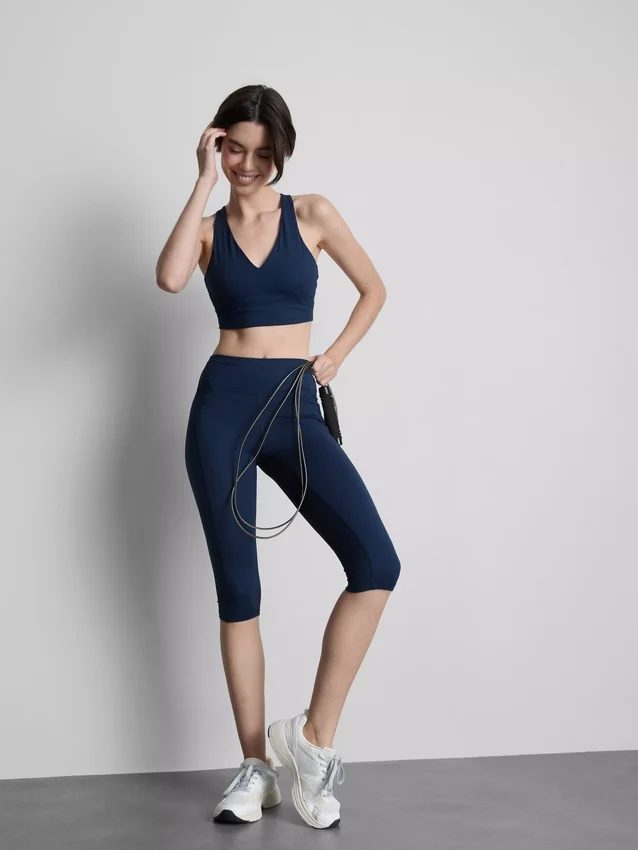 Colanți capri sportivi cu talie înaltă, netede și care oferă susținere Colanți capri sportivi cu talie înaltă, netede și care oferă susținere