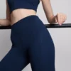 Colanți capri sportivi cu talie înaltă, netede și care oferă susținere Colanți capri sportivi cu talie înaltă, netede și care oferă susținere