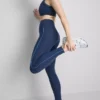 Colanți sport cu susținere, netezi, cu detalii în formă de țeavă Colanți sport cu susținere, netezi, cu detalii în formă de țeavă