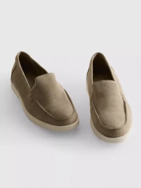 Colecția de mocasini fără șireturi