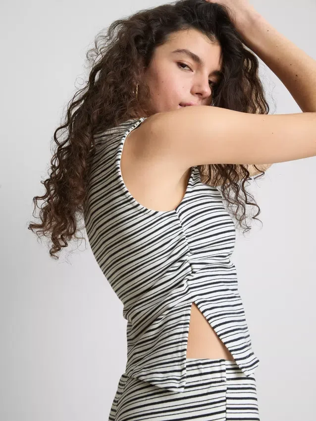 Colecția Primark | Tricou fără mâneci cu dungi asimetrice Colecția Primark | Tricou fără mâneci cu dungi asimetrice
