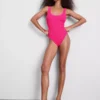 Costum de baie cu decupaj în spate și efect de șifonare Costum de baie cu decupaj în spate și efect de șifonare