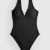 Costum de baie cu efect de volane