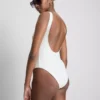 Costum de baie de mireasă cu perle Costum de baie de mireasă cu perle
