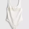 Costum de baie de mireasă cu perle Costum de baie de mireasă cu perle