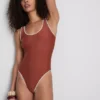 Costum de baie Paula Echevarría cu detalii cusute Costum de baie Paula Echevarría cu detalii cusute