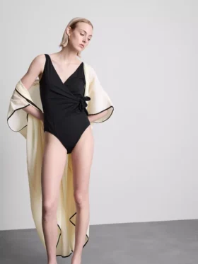 Costum de baie tip wrap cu efect de modelare a siluetei