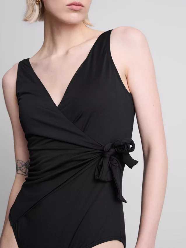 Costum de baie tip wrap cu efect de modelare a siluetei Costum de baie tip wrap cu efect de modelare a siluetei