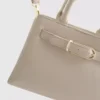 Detaliu cataramă mini geantă Detaliu cataramă mini geantă