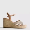 Espadrile cu platformă și ornamente