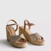 Espadrile cu platformă și ornamente