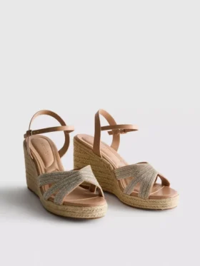 Espadrile cu platformă și ornamente