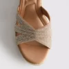 Espadrile cu platformă și ornamente