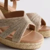 Espadrile cu platformă și ornamente