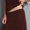 Fustă midi cu tiv în formă de batistă Fustă midi cu tiv în formă de batistă