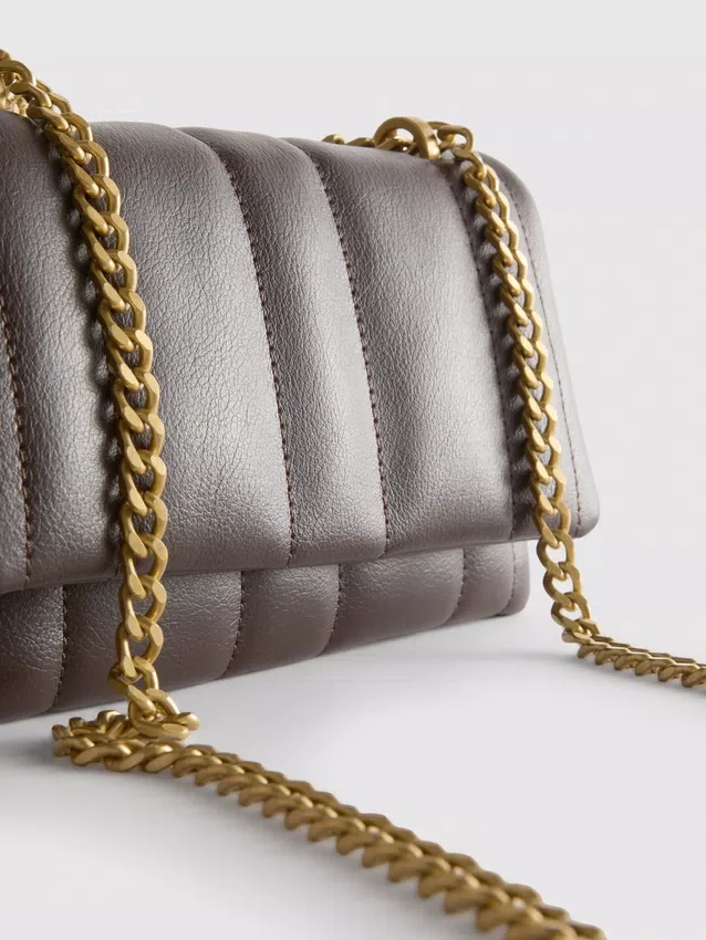 Geantă crossbody cu clapă Geantă crossbody cu clapă