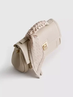 Geantă crossbody cu detaliu eșarfă