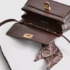 Geantă crossbody cu detaliu eșarfă