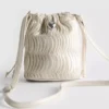 Geantă crossbody tip „bucket” cu volane Geantă crossbody tip „bucket” cu volane