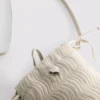 Geantă crossbody tip „bucket” cu volane Geantă crossbody tip „bucket” cu volane