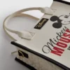 Geantă de mână din imitație de piele cu Mickey și prietenii de la Disney
