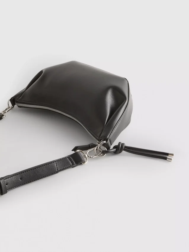 Geantă de umăr tip sling din imitație de piele Geantă de umăr tip sling din imitație de piele