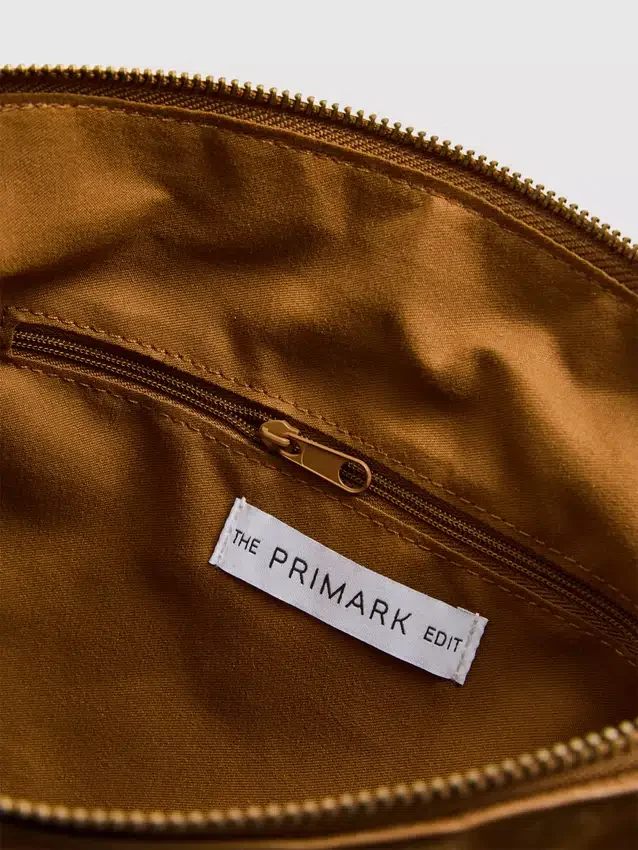 Geanta crossbody pliabilă din piele de căprioară „The Edit“ Geanta crossbody pliabilă din piele de căprioară „The Edit“