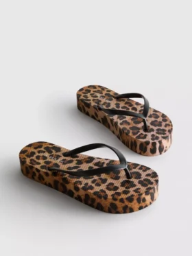 Șlapi cu platformă și imprimeu leopard