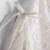 Maieu cu imprimeu floral brodat și decolteu cu fundă Maieu cu imprimeu floral brodat și decolteu cu fundă