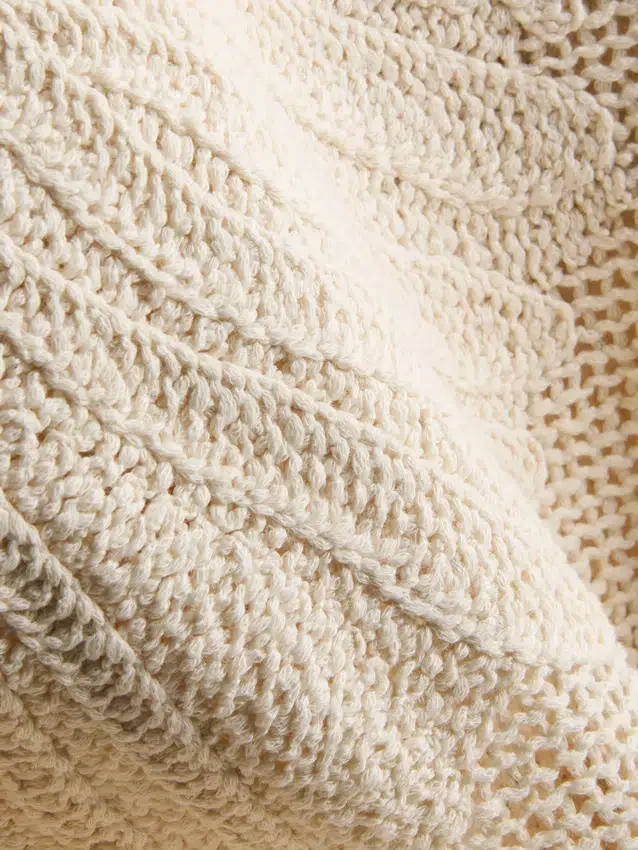 Maiou din tricot croșetat de la The Edit Maiou din tricot croșetat de la The Edit