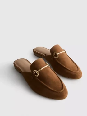 Mocasini tip mule cu detalii metalice