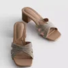Mule cu pantofi cu toc gros și curele încrucișate, cu ornamente