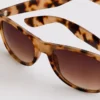 Ochelari de soare clasici de tip Wayfarer