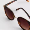 Ochelari de Soare cu bară peste sprâncene, model „ochi de pisică” Ochelari de Soare cu bară peste sprâncene, model „ochi de pisică”